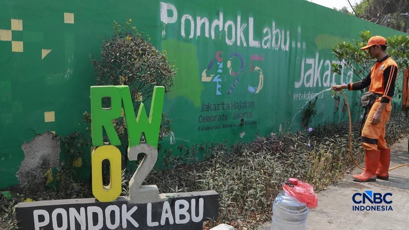 Deretan gedung bertingkat saat Ibu Kota menghadapi periode kemarau dan potensi kekeringan meteorologis terlihat di kawasan Jakarta, Kamis (17/9/2026).