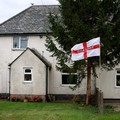 Desa kecil (Piddington) berpenduduk sekitar 400 orang di Oxfordshire, Inggris, menggelar referendum simbolis untuk menentukan apakah desa tersebut tetap menjadi bagian dari Inggris. (REUTERS/Hannah McKay)
