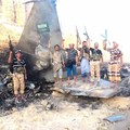 Kelompok Houthi di Yaman merilis rekaman yang diklaim memperlihatkan lokasi jatuh dan puing-puing jet tempur F-15 milik Arab Saudi di Provinsi Marib, Rabu (16/9/2026) waktu setempat. (via REUTERS/Houthi Military Media)
