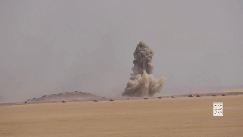 Kelompok Houthi di Yaman merilis rekaman yang diklaim memperlihatkan lokasi jatuh dan puing-puing jet tempur F-15 milik Arab Saudi di Provinsi Marib, Rabu (16/9/2026) waktu setempat. (via REUTERS/Houthi Military Media)