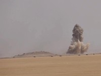 Kelompok Houthi di Yaman merilis rekaman yang diklaim memperlihatkan lokasi jatuh dan puing-puing jet tempur F-15 milik Arab Saudi di Provinsi Marib, Rabu (16/9/2026) waktu setempat. (via REUTERS/Houthi Military Media)