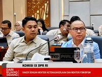 Menteri Pelindungan Pekerja Migran Indonesia Mukhtarudin, di Gedung Parlemen Senayan Jakarta, Kamis (17/9/2026). (Tangkapan Layar Youtube/ TVR PARLEMEN)
