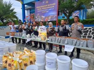 PSDKP Musnahkan 1 Ton Pakan, Obat Ikan Ilegal dan Alat Tangkap di Banda Aceh