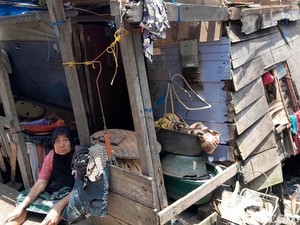 Video: Potret Pilu Lansia di Medan Tinggal di Rumah yang Hampir Ambruk
