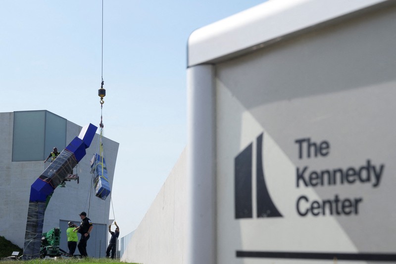 Suasana John F. Kennedy Memorial Center for the Performing Arts, sehari setelah dewan Kennedy Center memutuskan untuk menutup pusat seni tersebut guna perbaikan, di Washington, D.C., AS, Rabu (16/9/2026). (REUTERS/Aaron Schwartz)