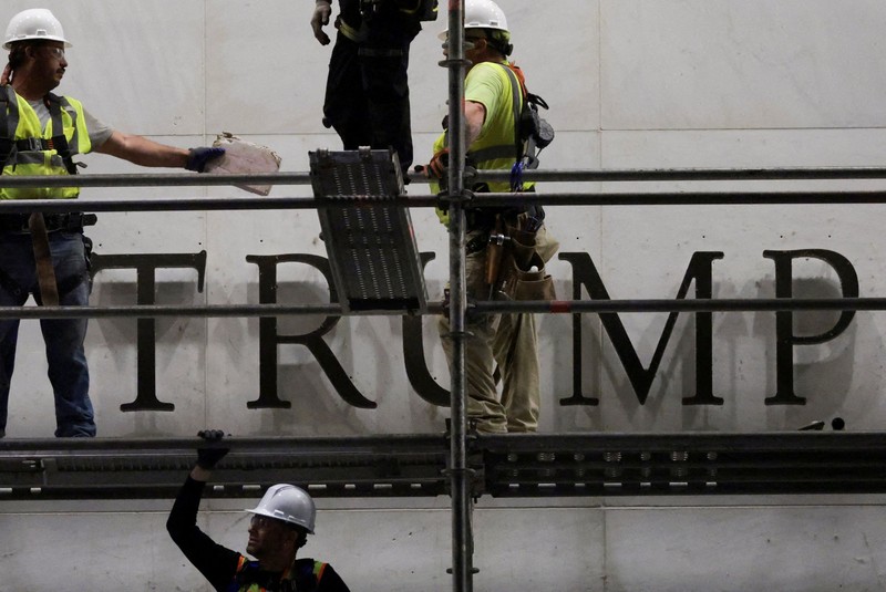 Suasana John F. Kennedy Memorial Center for the Performing Arts, sehari setelah dewan Kennedy Center memutuskan untuk menutup pusat seni tersebut guna perbaikan, di Washington, D.C., AS, Rabu (16/9/2026). (REUTERS/Aaron Schwartz)