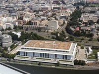 Suasana John F. Kennedy Memorial Center for the Performing Arts, sehari setelah dewan Kennedy Center memutuskan untuk menutup pusat seni tersebut guna perbaikan, di Washington, D.C., AS, Rabu (16/9/2026). (REUTERS/Aaron Schwartz)