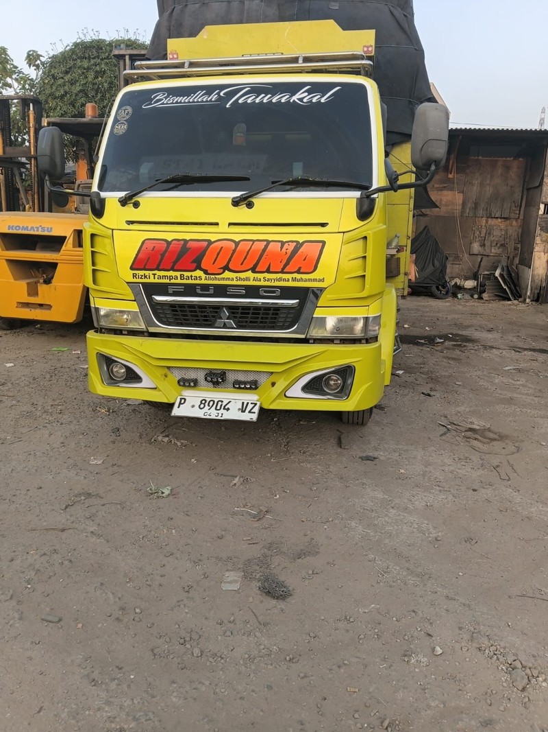 Truk ekspedisi bantuan IPB University Peduli dan ARM HA-IPB tiba di Labuan Bajo, Nusa Tenggara Timur (NTT), Rabu (16/9/2026). (Dok. ARM HA-IPB)
