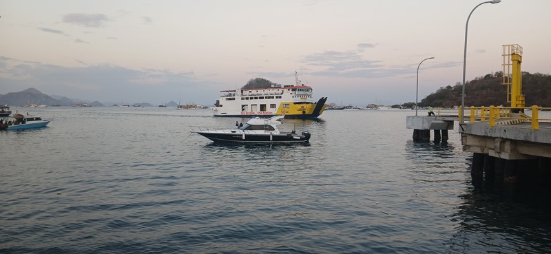 Truk ekspedisi bantuan IPB University Peduli dan ARM HA-IPB tiba di Labuan Bajo, Nusa Tenggara Timur (NTT), Rabu (16/9/2026). (Dok. ARM HA-IPB)