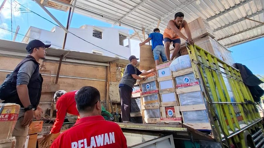 Truk ekspedisi bantuan IPB University Peduli dan ARM HA-IPB tiba di Labuan Bajo, Nusa Tenggara Timur (NTT), Rabu (16/9/2026).
