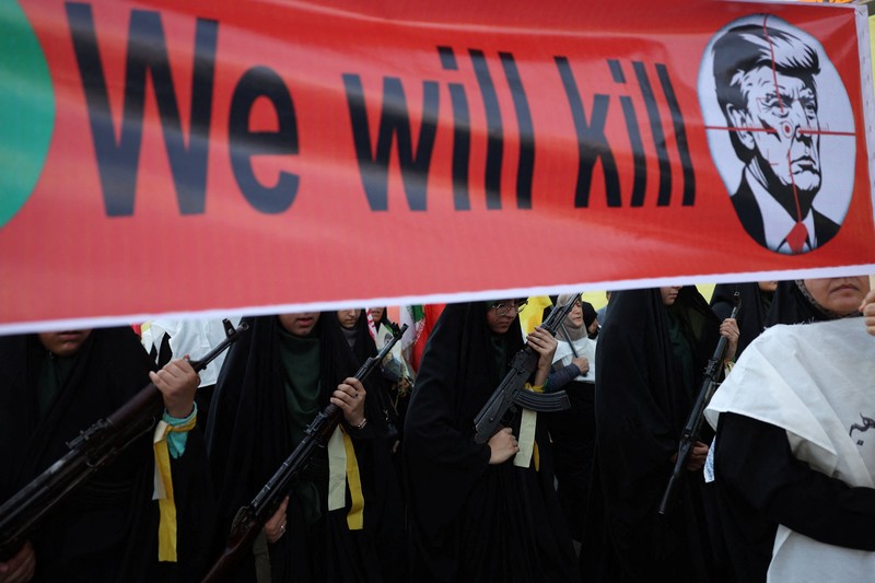 Anggota perempuan pasukan milisi Iran (Basij) mengikuti pawai militer di Teheran, Iran, pada 18 September 2026. (Majid Asgaripour/WANA (West Asia News Agency) via REUTERS)