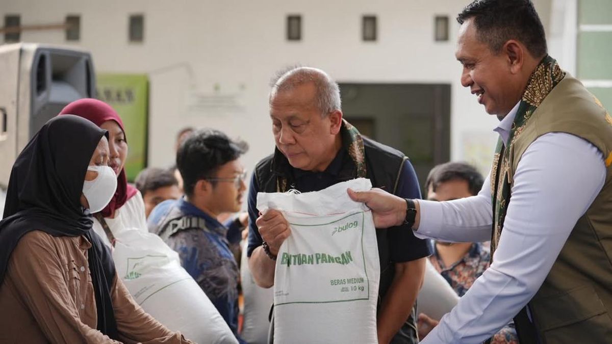 BULOG Kawal Penyaluran Bantuan Pangan di Karawang, Pastikan Tepat Sasaran