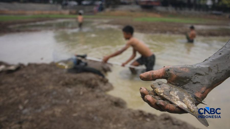 Danau Cinere, Depok, Jawa Barat, tampak kering pada pantauan hari Jumat (18/9/2026).