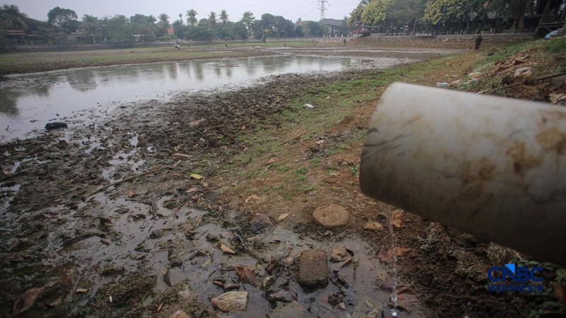 Danau Cinere, Depok, Jawa Barat, tampak kering pada pantauan hari Jumat (18/9/2026).
