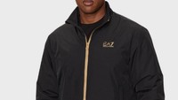 Jaket Woven Cepat Kusut dan Pudar? 5 Cara Merawat Biar Tetap Rapi 