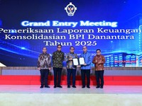 Grand Entry Meeting dan penyerahan Surat Tugas Pemeriksaan oleh Anggota VII BPK, Slamet Edy Purnomo, kepada Kepala Badan Pelaksana BPI Danantara, Rosan Roeslani, di Jakarta, Kamis (17/9/2026). (Dok. Humas BPK)