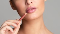 Cara Memilih Lip Liner Sesuai Undertone Bibir, Cek 3 Rekomendasi Pilihan 