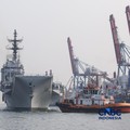 Kapal induk ringan milik Angkatan Laut Italia, ITS Giuseppe Garibaldi, yang akan menjadi kapal induk pertama TNI Angkatan Laut, tiba di Dermaga 107, Pelabuhan Tanjung Priok, Jakarta, Jumat (18/9/2026).  (CNBC Indonesia/Faisal Rahman)