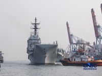 Kapal induk ringan milik Angkatan Laut Italia, ITS Giuseppe Garibaldi, yang akan menjadi kapal induk pertama TNI Angkatan Laut, tiba di Dermaga 107, Pelabuhan Tanjung Priok, Jakarta, Jumat (18/9/2026).  (CNBC Indonesia/Faisal Rahman)