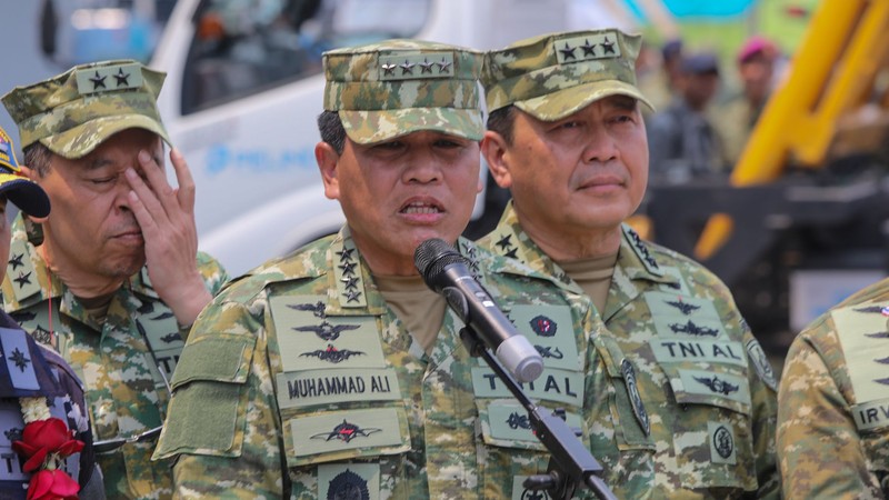 Kapal induk ringan milik Angkatan Laut Italia, ITS Giuseppe Garibaldi, yang akan menjadi kapal induk pertama TNI Angkatan Laut, tiba di Dermaga 107, Pelabuhan Tanjung Priok, Jakarta, Jumat (18/9/2026).  (CNBC Indonesia/Faisal Rahman)