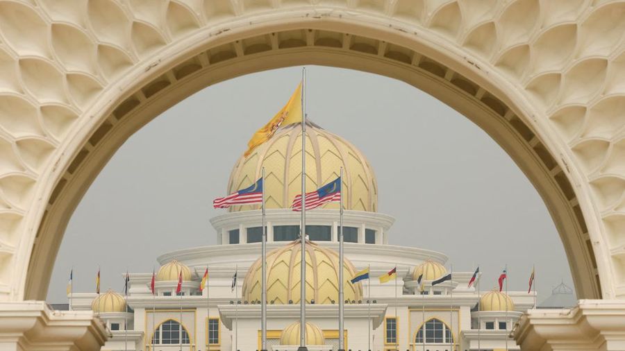 Istana Kerajaan Malaysia di tengah spekulasi mengenai pertemuan untuk membahas permohonan grasi mantan Perdana Menteri Najib Razak yang sedang dipenjara, Kuala Lumpur, Malaysia, 18 September 2026. REUTERS/Hasnoor Hussain
