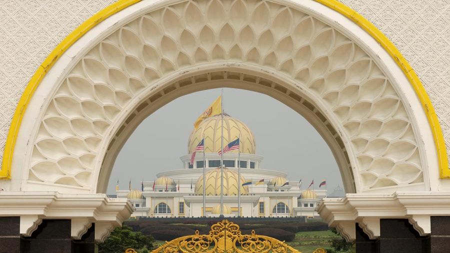 Istana Kerajaan Malaysia di tengah spekulasi mengenai pertemuan untuk membahas permohonan grasi mantan Perdana Menteri Najib Razak yang sedang dipenjara, Kuala Lumpur, Malaysia, 18 September 2026. REUTERS/Hasnoor Hussain
