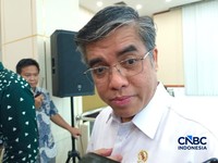 Menteri Ketenagakerjaan (Menaker) Yassierli saat ditemui di Kantor Pusat BPS, Jakarta, Jumat (18/9/2026). (CNBC Indonesia/Martyasari Rizky)