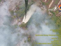 Operasi udara penanggulangan kebakaran hutan dan lahan (karhutla) melalui water bombing kembali direncanakan di sejumlah wilayah Sumatra dan Kalimantan pada Jumat, 18 September 2026.  (Dok BNPB)