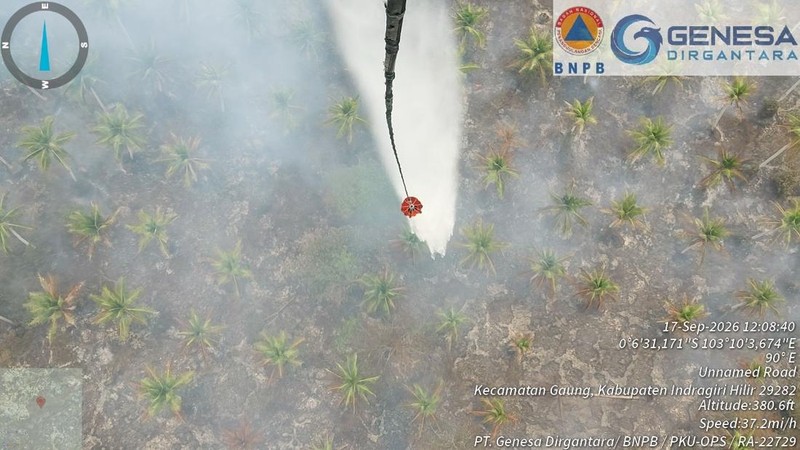 Operasi udara penanggulangan kebakaran hutan dan lahan (karhutla) melalui water bombing kembali direncanakan di sejumlah wilayah Sumatra dan Kalimantan pada Jumat, 18 September 2026.  (Dok BNPB)
