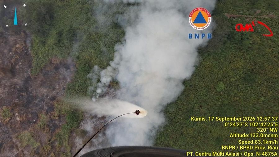Operasi udara penanggulangan kebakaran hutan dan lahan (karhutla) melalui water bombing kembali direncanakan di sejumlah wilayah Sumatra dan Kalimantan pada Jumat, 18 September 2026.  (Dok BNPB)