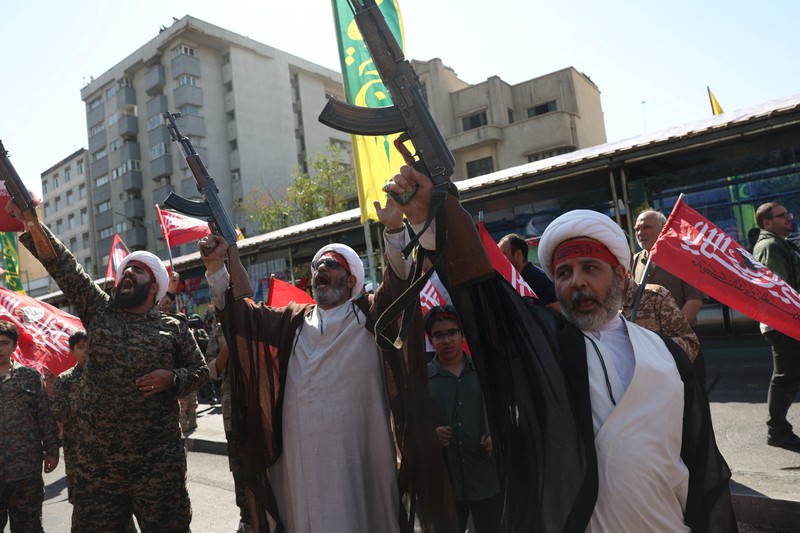 Anggota perempuan pasukan milisi Iran (Basij) mengikuti pawai militer di Teheran, Iran, pada 18 September 2026. (Majid Asgaripour/WANA (West Asia News Agency) via REUTERS)