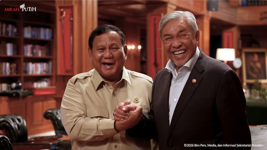 Presiden Indonesia Prabowo Subianto menerima kunjungan Wakil Perdana Menteri Malaysia Ahmad Zahid Hamidi di kediaman pribadi Prabowo di Hambalang, Kabupaten Bogor, Provinsi Jawa Barat, Jumat (18/9/2026). (Tangkapan Layar Youtube/Sekretariat Presiden)