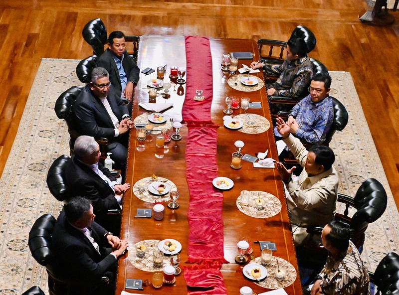 Presiden Prabowo Subianto menerima kunjungan Wakil Perdana Menteri Malaysia Ahmad Zahid Hamidi di kediaman pribadinya di Hambalang, Desa Bojong Koneng, Kecamatan Babakan Madang, Kabupaten Bogor, Jawa Barat, Jumat (18/9/2026). (Dok. BPMI Setpres/Laily Rachev)