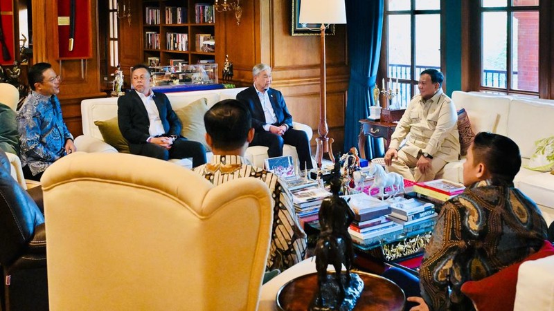 Presiden Prabowo Subianto menerima kunjungan Wakil Perdana Menteri Malaysia Ahmad Zahid Hamidi di kediaman pribadinya di Hambalang, Desa Bojong Koneng, Kecamatan Babakan Madang, Kabupaten Bogor, Jawa Barat, Jumat (18/9/2026).