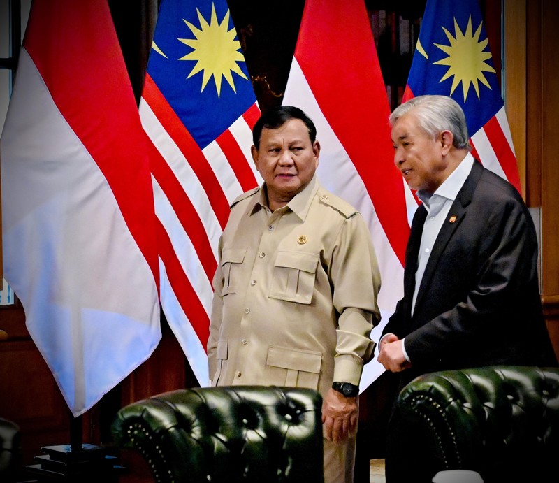 Presiden Prabowo Subianto menerima kunjungan Wakil Perdana Menteri Malaysia Ahmad Zahid Hamidi di kediaman pribadinya di Hambalang, Desa Bojong Koneng, Kecamatan Babakan Madang, Kabupaten Bogor, Jawa Barat, Jumat (18/9/2026). (Dok. BPMI Setpres/Laily Rachev)