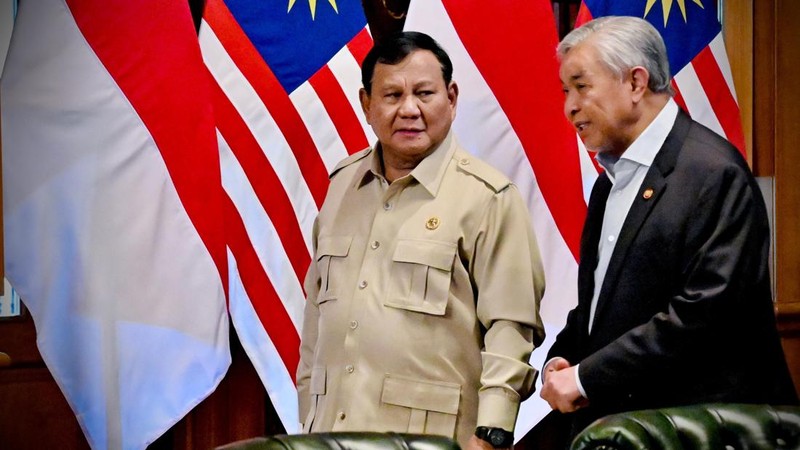 Presiden Prabowo Subianto menerima kunjungan Wakil Perdana Menteri Malaysia Ahmad Zahid Hamidi di kediaman pribadinya di Hambalang, Desa Bojong Koneng, Kecamatan Babakan Madang, Kabupaten Bogor, Jawa Barat, Jumat (18/9/2026).