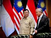 Presiden Prabowo Subianto menerima kunjungan Wakil Perdana Menteri Malaysia Ahmad Zahid Hamidi di kediaman pribadinya di Hambalang, Desa Bojong Koneng, Kecamatan Babakan Madang, Kabupaten Bogor, Jawa Barat, Jumat (18/9/2026). (Dok. BPMI Setpres/Laily
