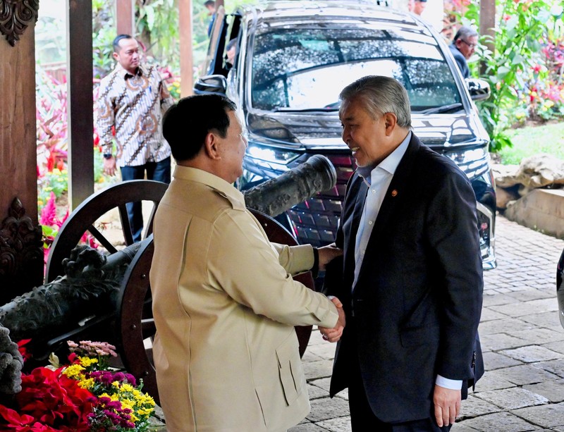 Presiden Prabowo Subianto menerima kunjungan Wakil Perdana Menteri Malaysia Ahmad Zahid Hamidi di kediaman pribadinya di Hambalang, Desa Bojong Koneng, Kecamatan Babakan Madang, Kabupaten Bogor, Jawa Barat, Jumat (18/9/2026). (Dok. BPMI Setpres/Laily Rachev)