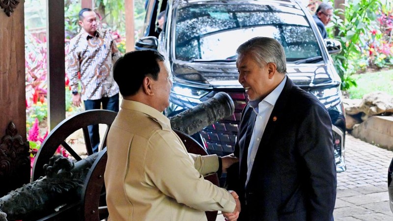 Presiden Prabowo Subianto menerima kunjungan Wakil Perdana Menteri Malaysia Ahmad Zahid Hamidi di kediaman pribadinya di Hambalang, Desa Bojong Koneng, Kecamatan Babakan Madang, Kabupaten Bogor, Jawa Barat, Jumat (18/9/2026). (Dok. BPMI Setpres/Laily