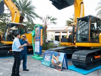 PT LiuGong Machinery Indonesia memperkenalkan rangkaian excavator F-Series terbaru kepada pelanggan, dealer, dan mitra pembiayaan di Makassar, Sulawesi Selatan. (Doc LiuGong)