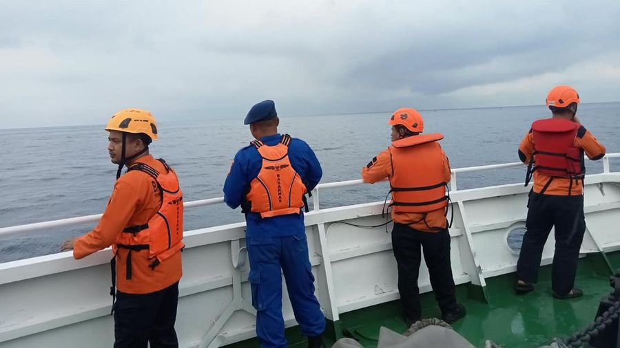 Tim SAR Gabungan melakukan pencarian kapal cepat beserta rombongan jurnalis yang hilang kontak di Perairan Selat Sunda, sekitar kawasan Taman Nasional Ujung Kulon (TNUK),Â Pandeglang, Banten, Kamis (17/9/2026). (Dok Basarnas)