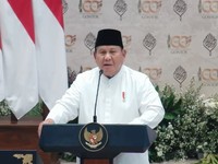 Presiden Prabowo Subianto menyampaikan sambutan saat menghadiri Syukuran 100 Tahun Pondok Modern Darussalam Gontor, Sabtu (19/9/2026). (YouTube/Sekretariat Presiden)