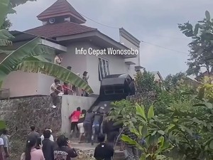 Misteri Sopir Pikap Ditemukan Berlumur Darah di Gang Sempit Wonosobo
