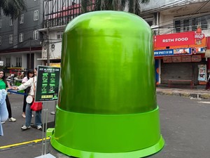 Alarm Hijau Raksasa Bikin Blok M Heboh, Ada Kejutan Apa?