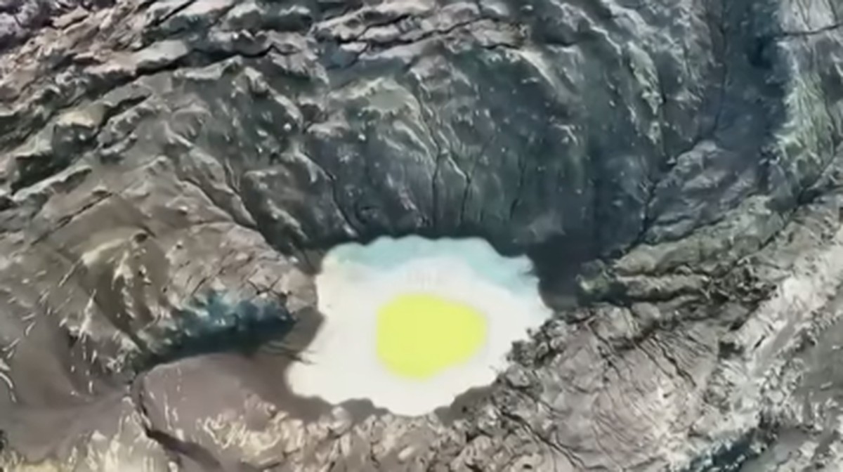 Heboh Kawah Anak Krakatau Mirip Telur Ceplok, Ini Penjelasannya