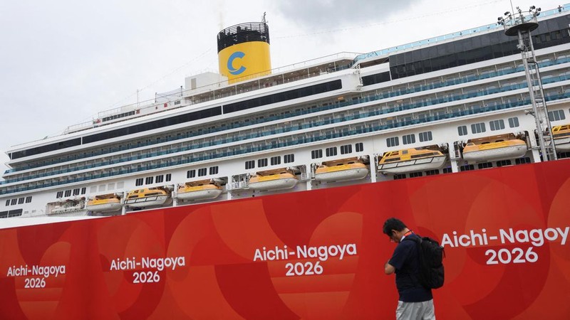 Kapal pesiar Italia Costa Serena, yang akan berfungsi sebagai perkampungan atlet sementara terapung selama Asian Games Aichi-Nagoya 2026, berada di Pelabuhan Nagoya. (REUTERS/Edgar Su)
