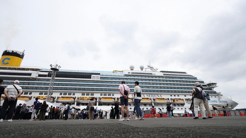 Kapal pesiar Italia Costa Serena, yang akan berfungsi sebagai perkampungan atlet sementara terapung selama Asian Games Aichi-Nagoya 2026, berada di Pelabuhan Nagoya. (REUTERS/Edgar Su)