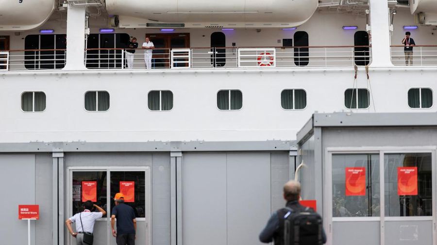 Kapal pesiar Italia Costa Serena, yang akan berfungsi sebagai perkampungan atlet sementara terapung selama Asian Games Aichi-Nagoya 2026, berada di Pelabuhan Nagoya. (REUTERS/Edgar Su)