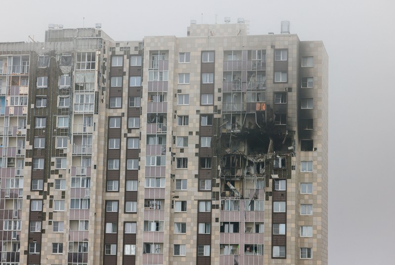 Kerusakan dampak serangan pesawat nirawak Ukraina di wilayah Moskow, Rusia, Minggu (20/9/2026). (REUTERS/Stringer)