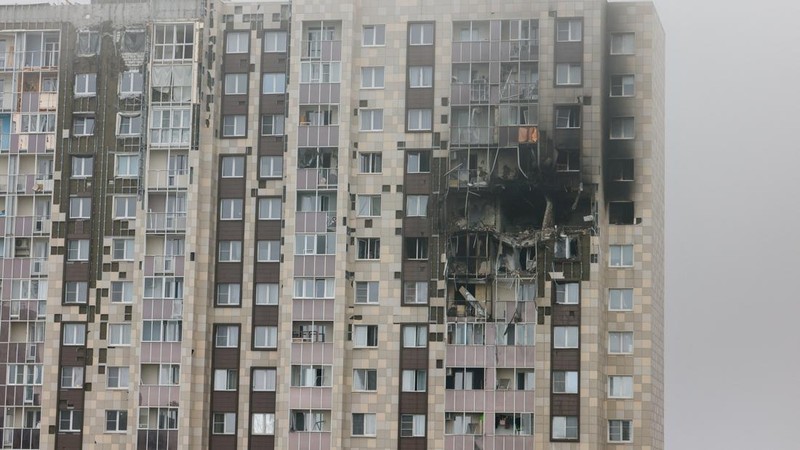 Kerusakan dampak serangan pesawat nirawak Ukraina di wilayah Moskow, Rusia, Minggu (20/9/2026). (REUTERS/Stringer)